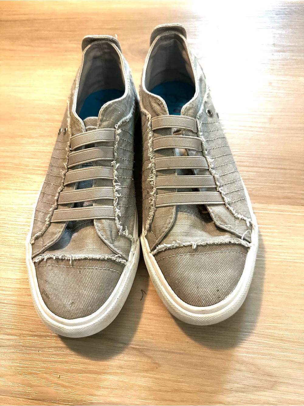 Women’s Blowfish Malibu Casual Slip-On Canvas Sneakers in Taupe Size 9.5